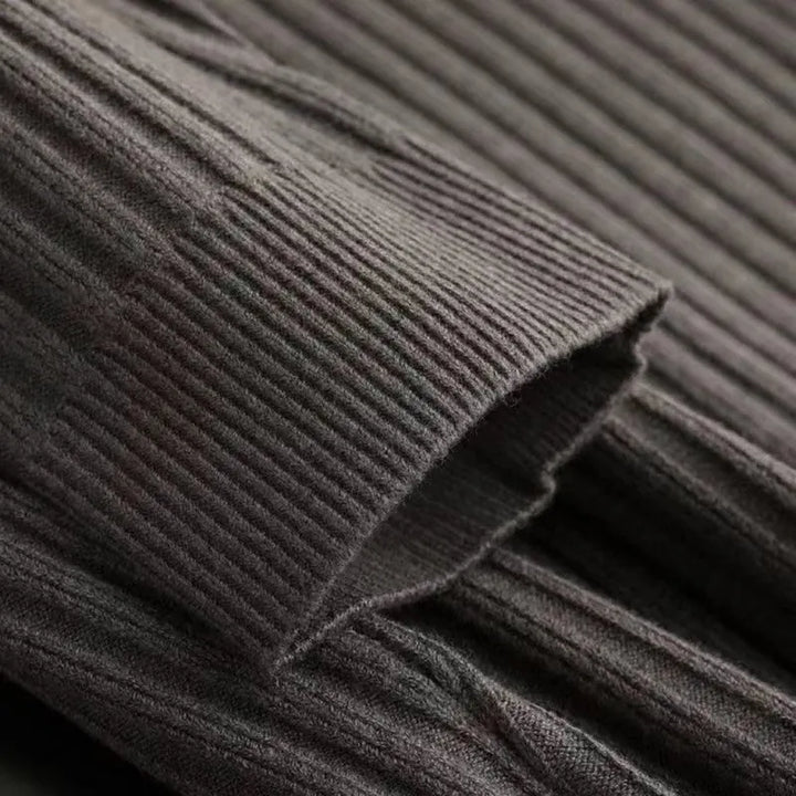 Pull zippé à motif rayé élégant